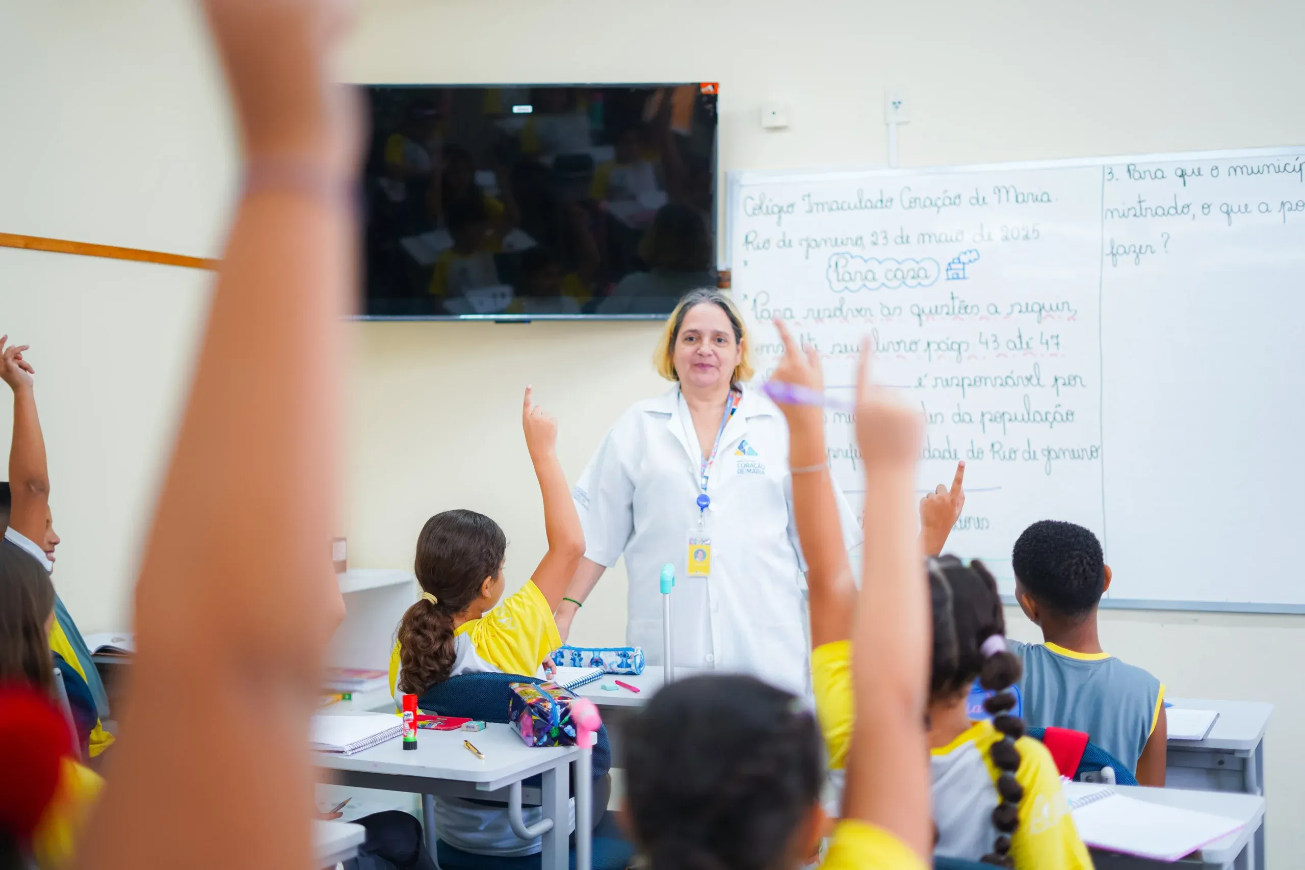 Professora dando aula